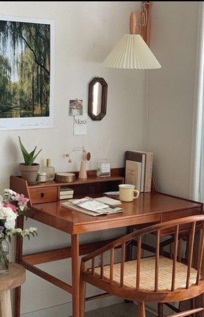 Bureau chiné - chaise - vintage - bois - tableau - design - homme office